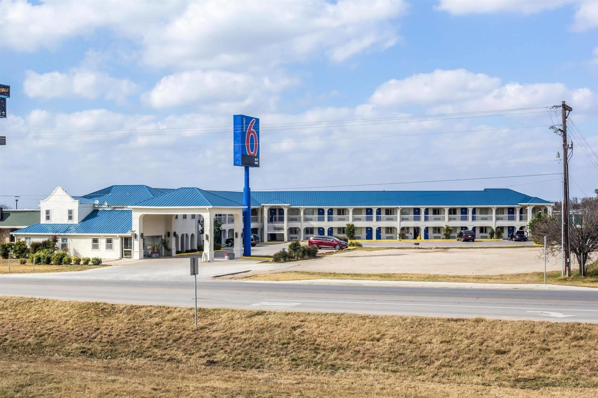 Motel 6 Seguin Tx Eksteriør bilde