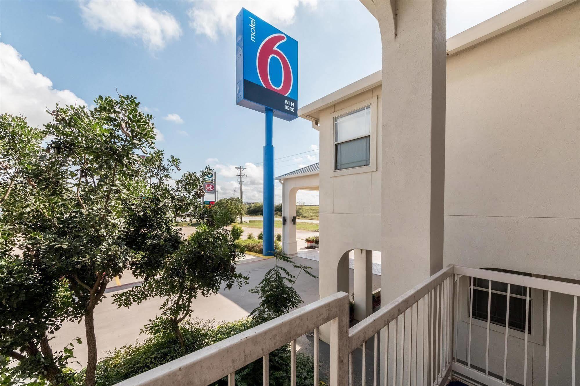Motel 6 Seguin Tx Eksteriør bilde