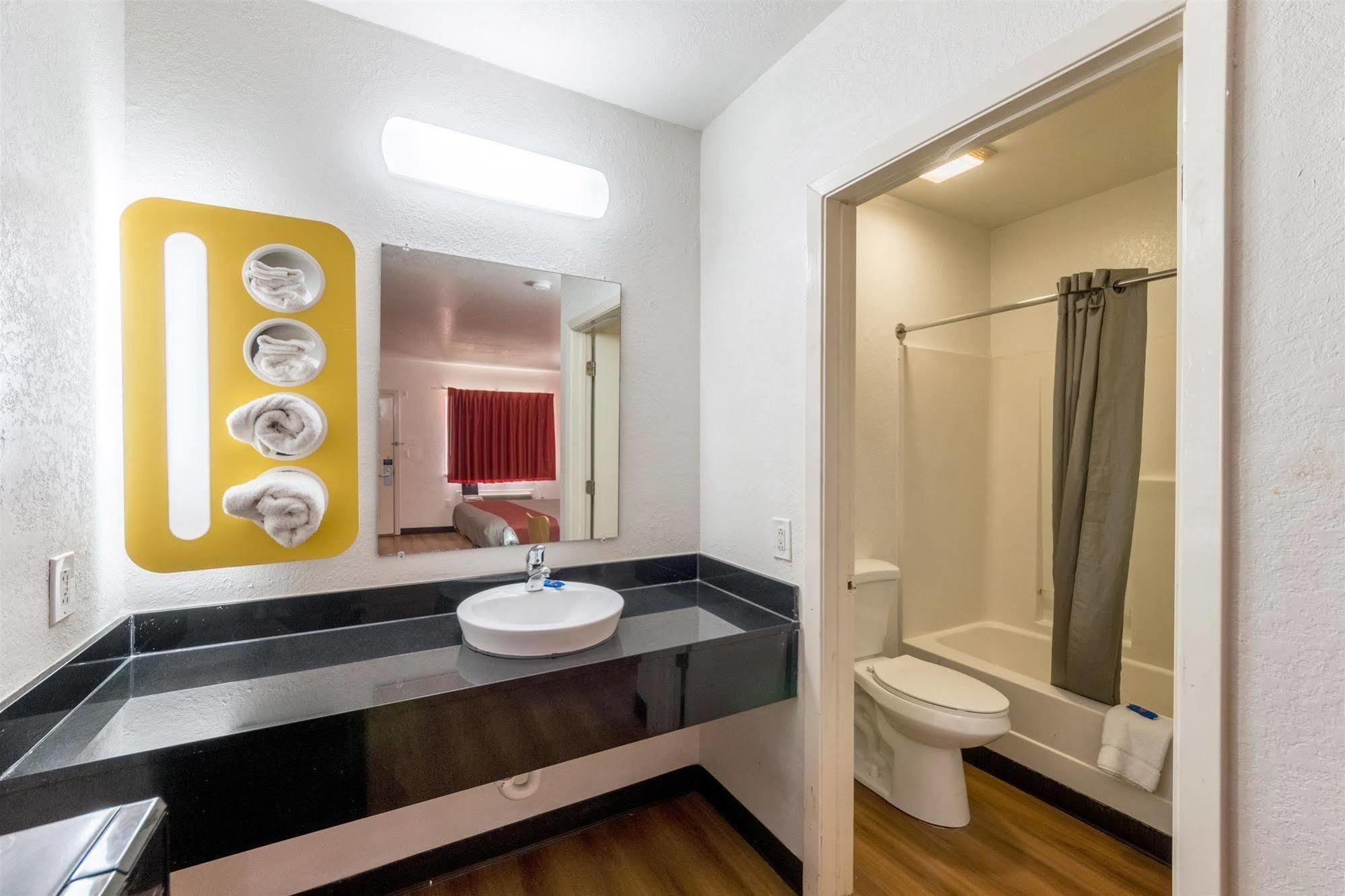 Motel 6 Seguin Tx Eksteriør bilde