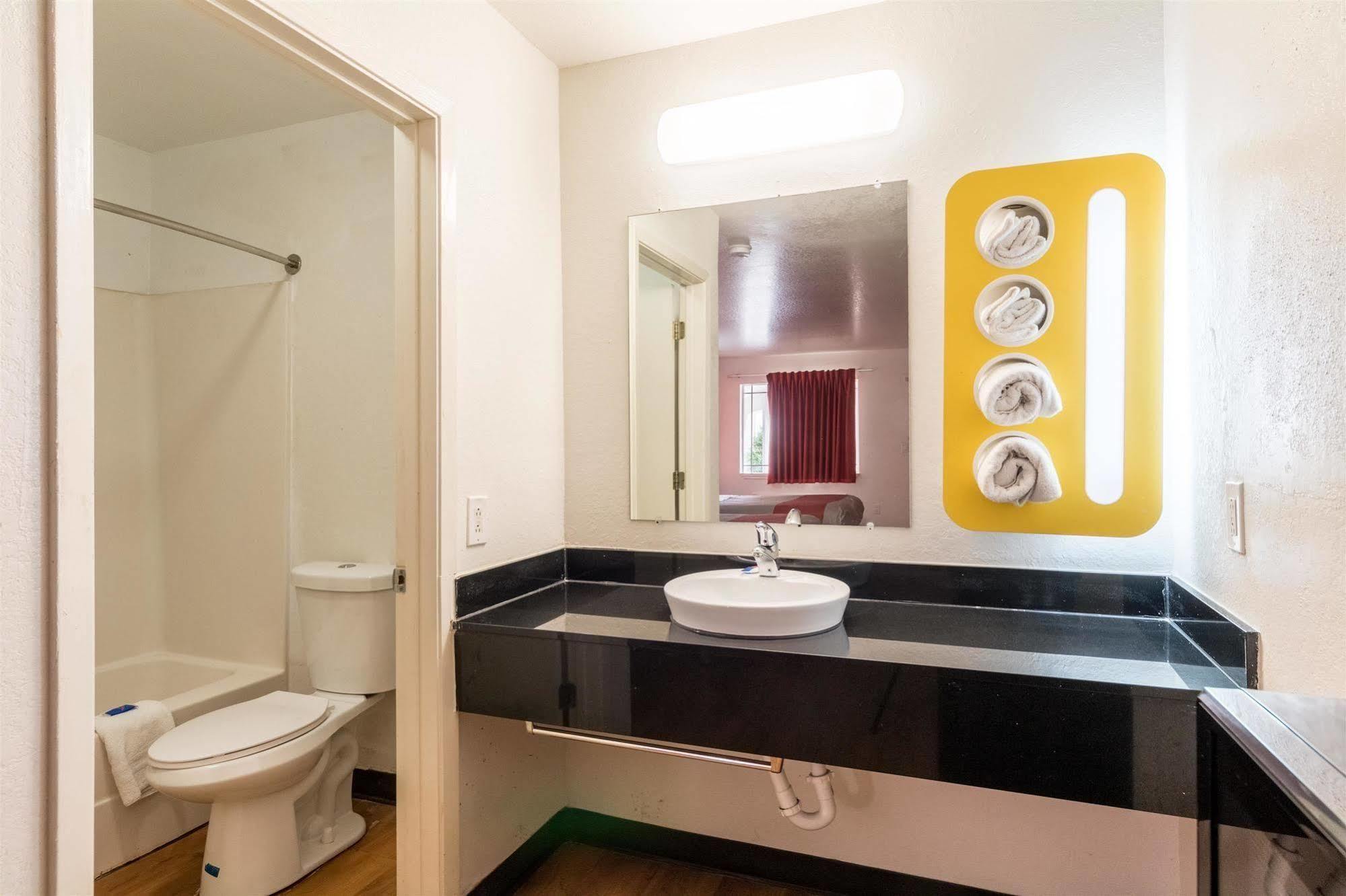 Motel 6 Seguin Tx Eksteriør bilde