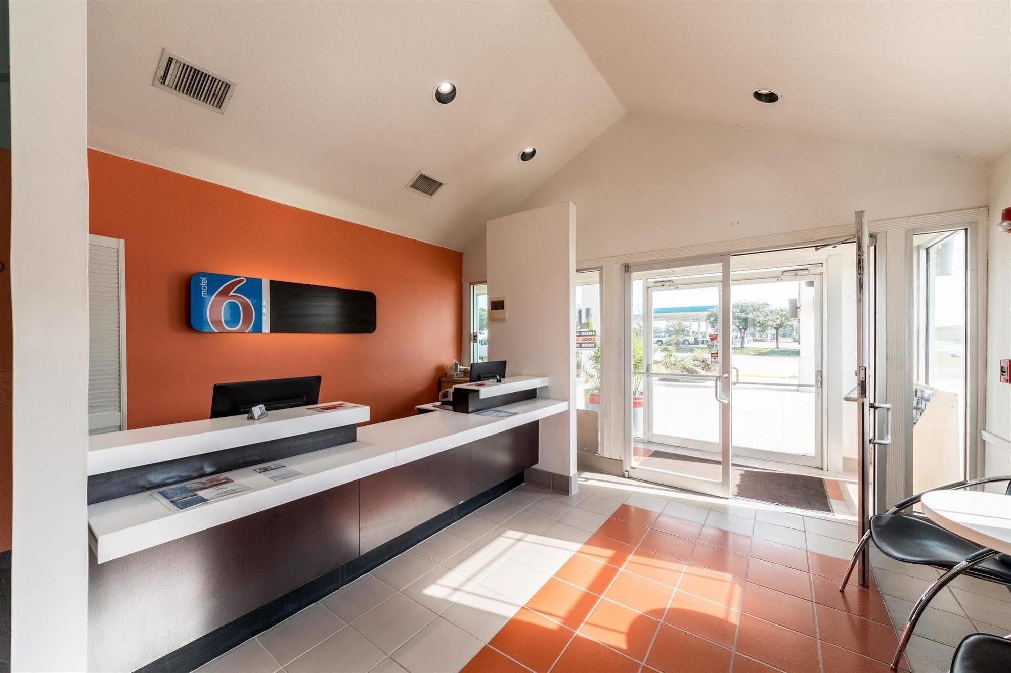 Motel 6 Seguin Tx Eksteriør bilde