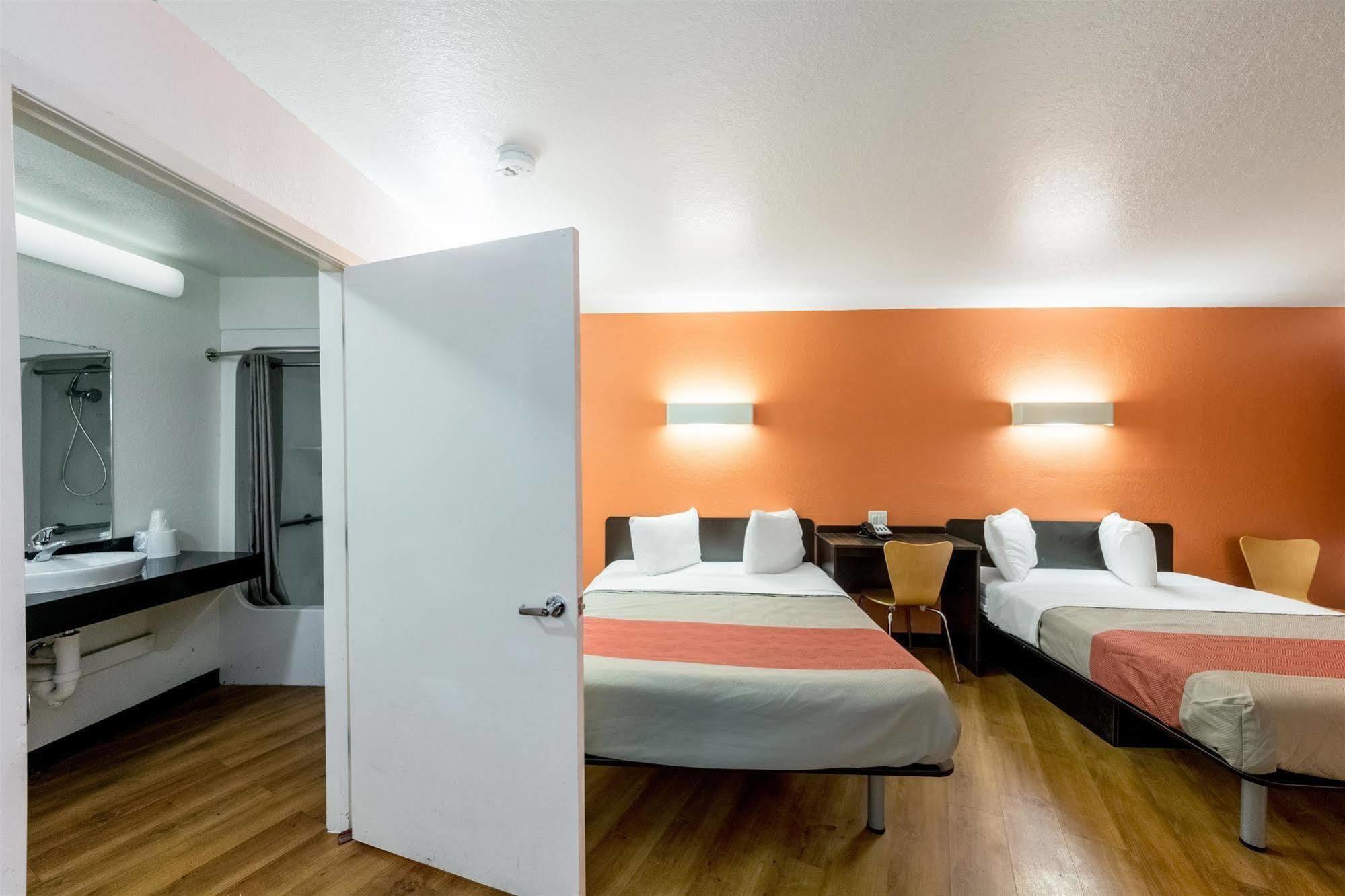 Motel 6 Seguin Tx Eksteriør bilde