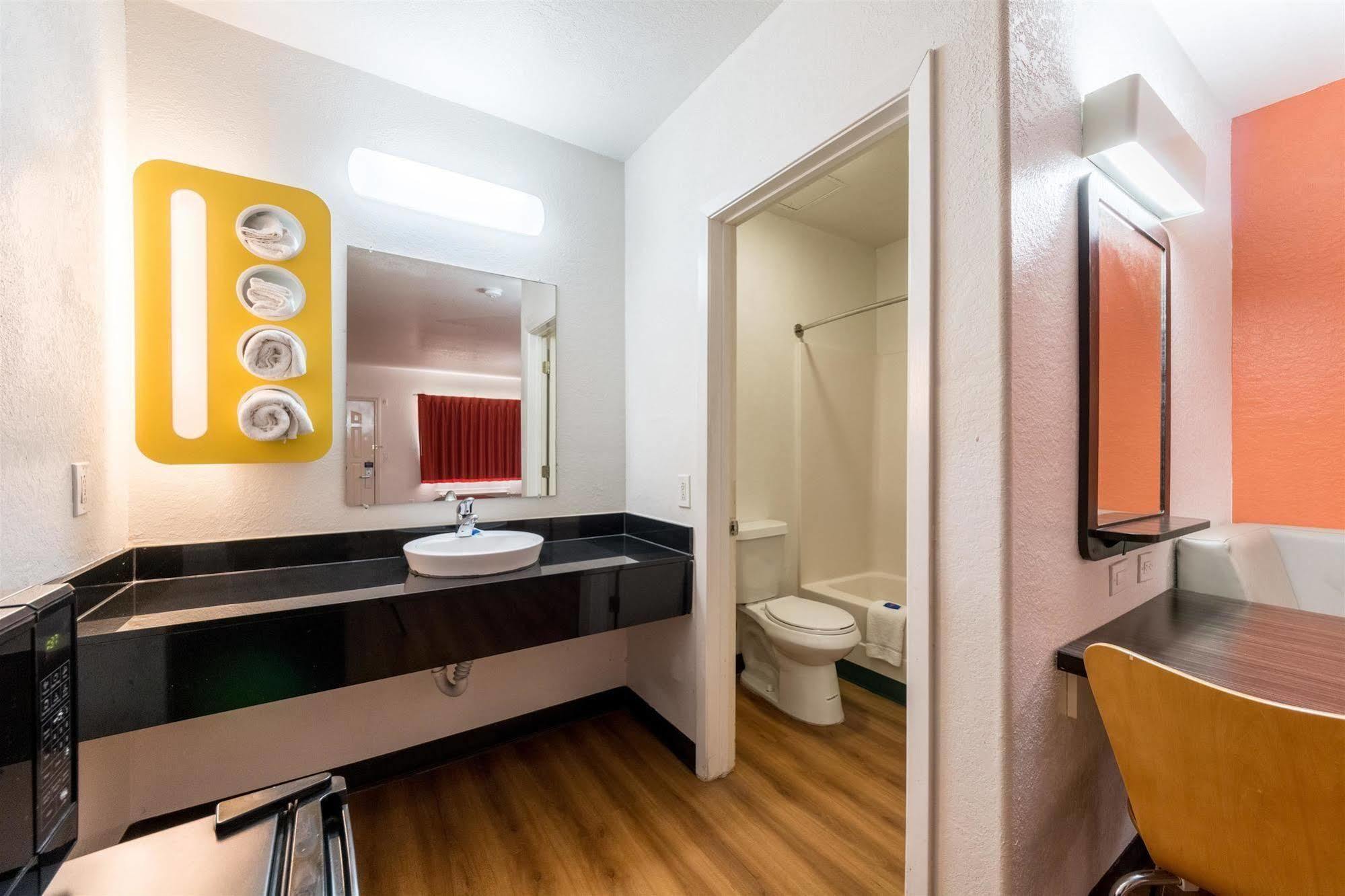 Motel 6 Seguin Tx Eksteriør bilde