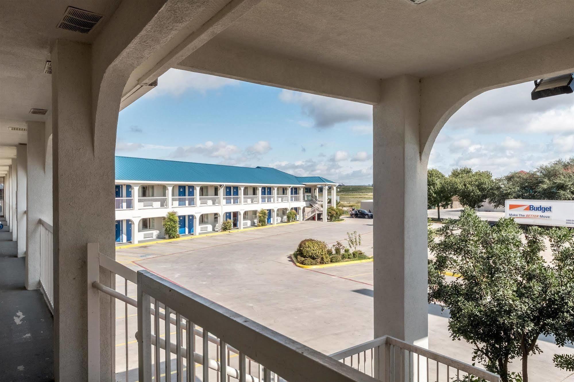 Motel 6 Seguin Tx Eksteriør bilde